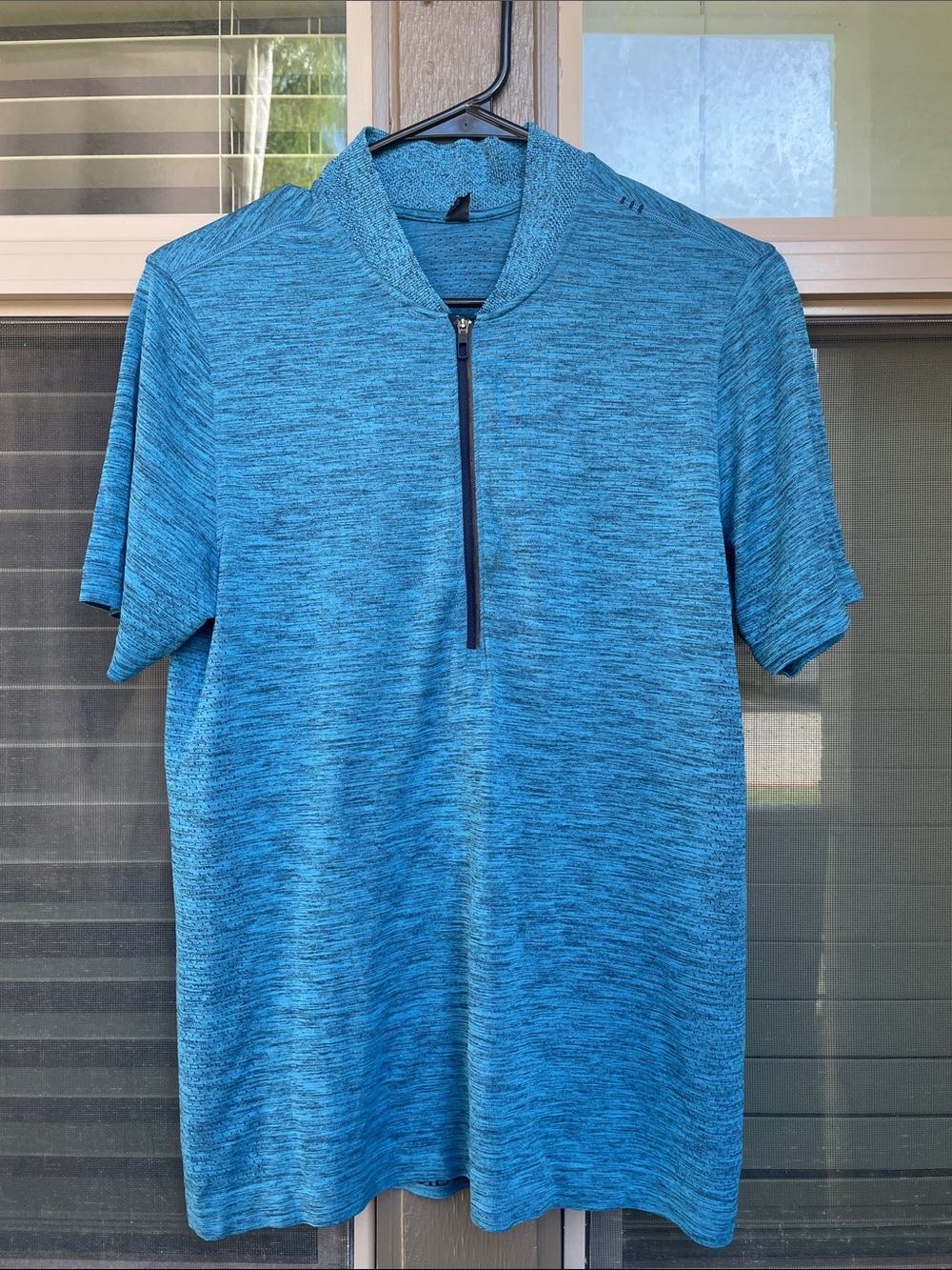 Lululemon Men’s Polo SMALL Band collar Zip short sleeve shirt cycling blue